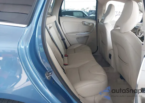 2015 Volvo Xc60 T5 Premier z USA, uszkodzony, nr VIN YV440MDK5F2686907